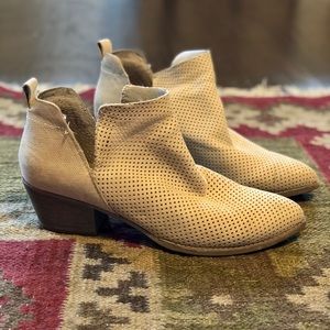 Dolce Vita Bone Leather Booties Sz 9